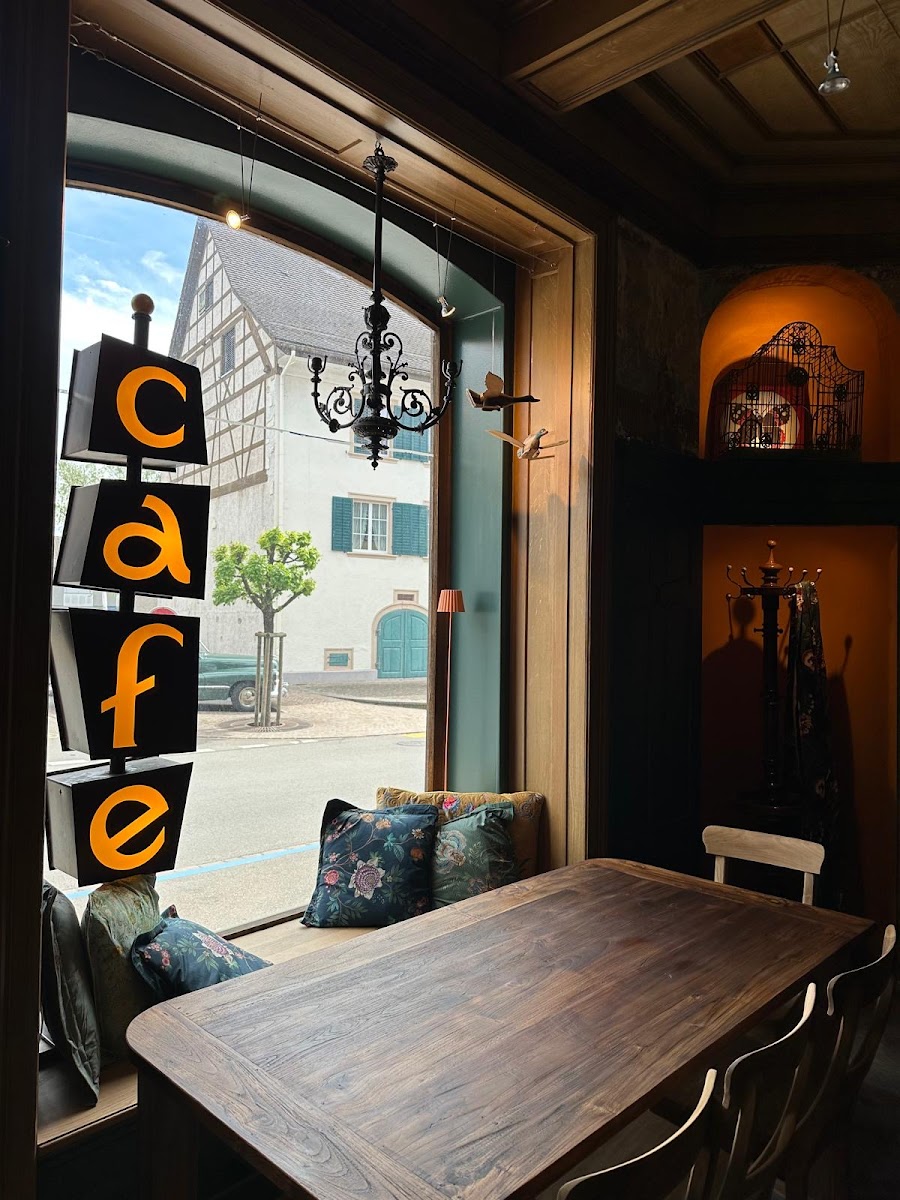 Weincafé Bunter Vogel