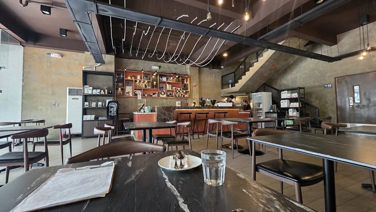 Crema & Cream Cafe Bistro + Coffee Lab