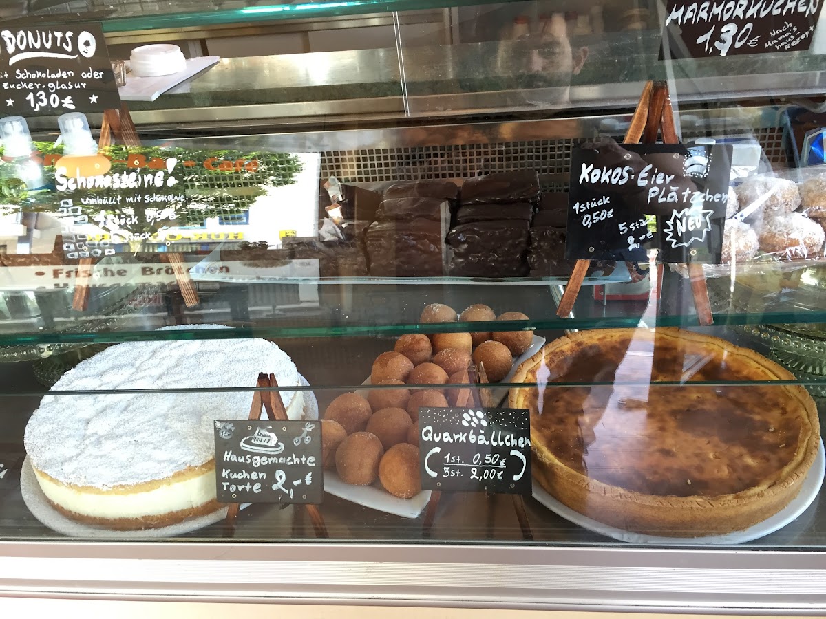 Leo's Kiosk Snack Bar Café