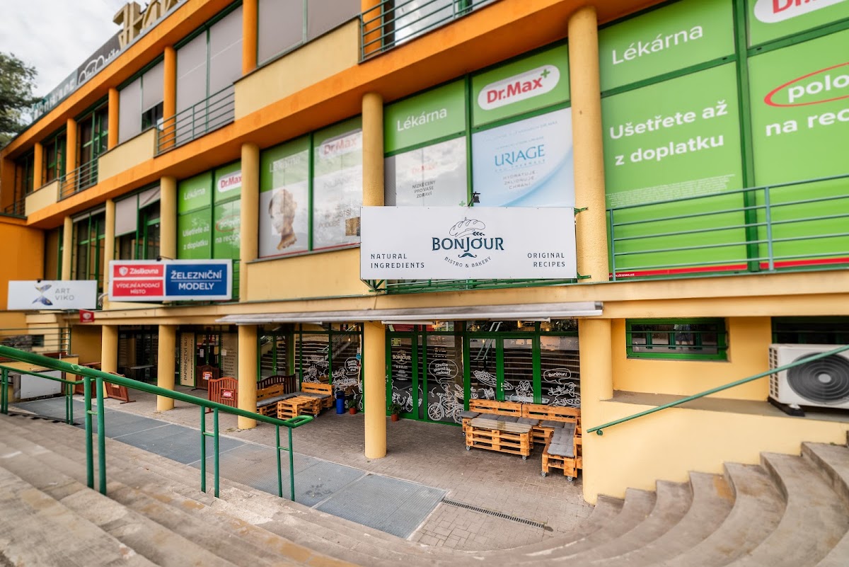 BONJOUR Bistro & Bakery