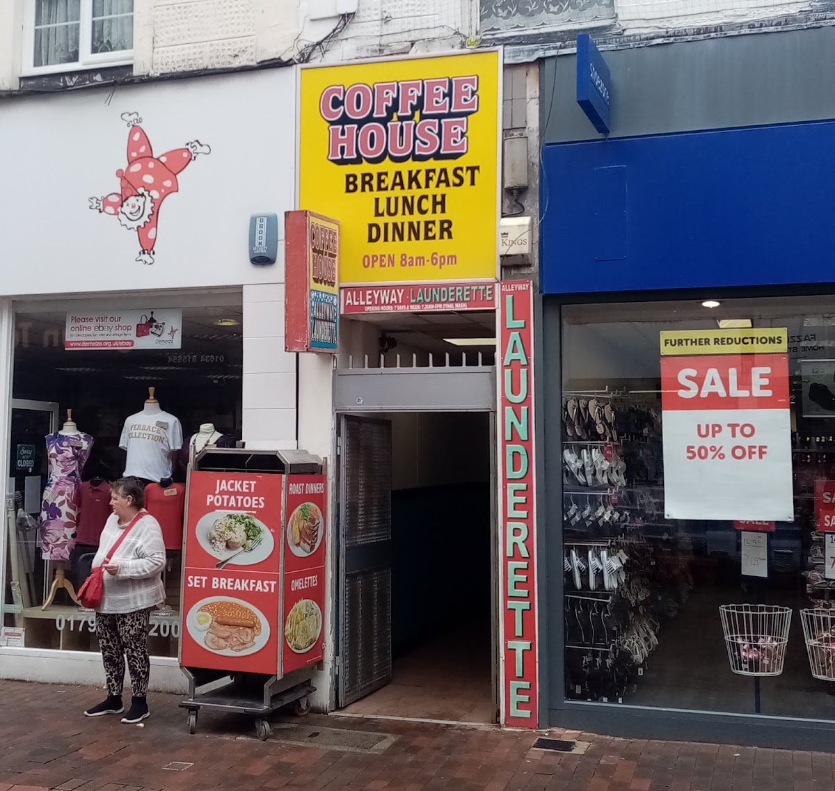 Coffee House: Alleyway Cafe