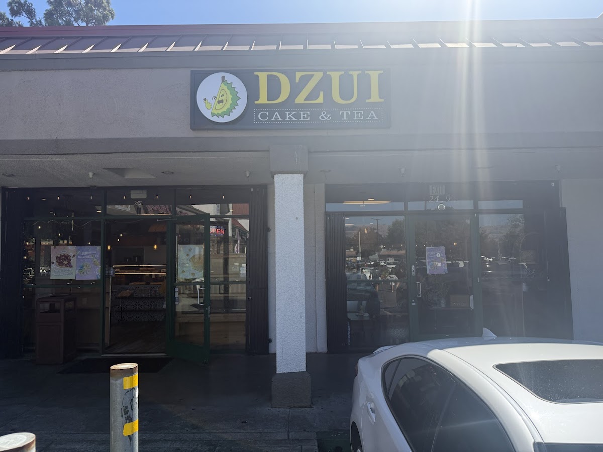 Dzui's Cakes and Desserts
