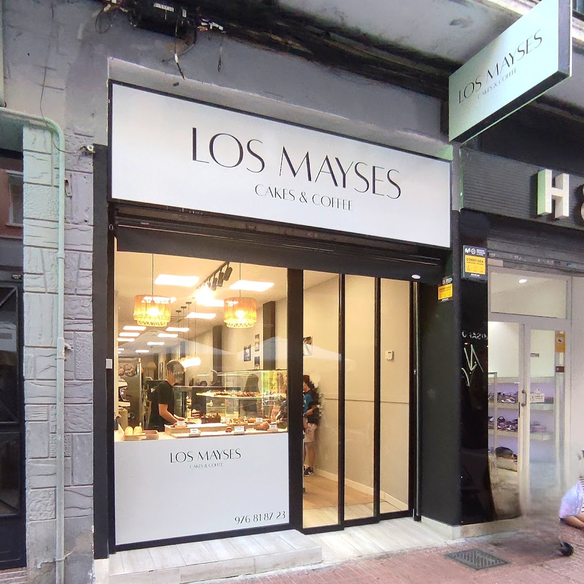 Los Mayses, Cakes & Coffee