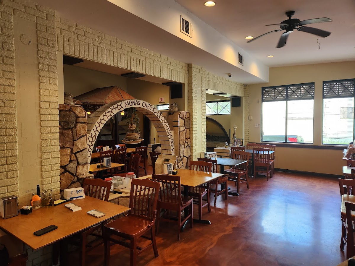 Mona's Cafe - LA 70119