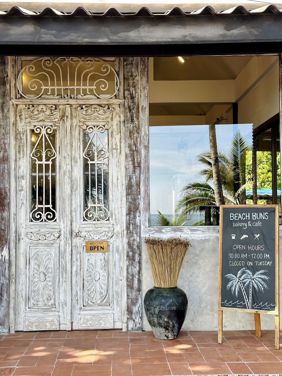 Beach Buns Cafe & Bakery