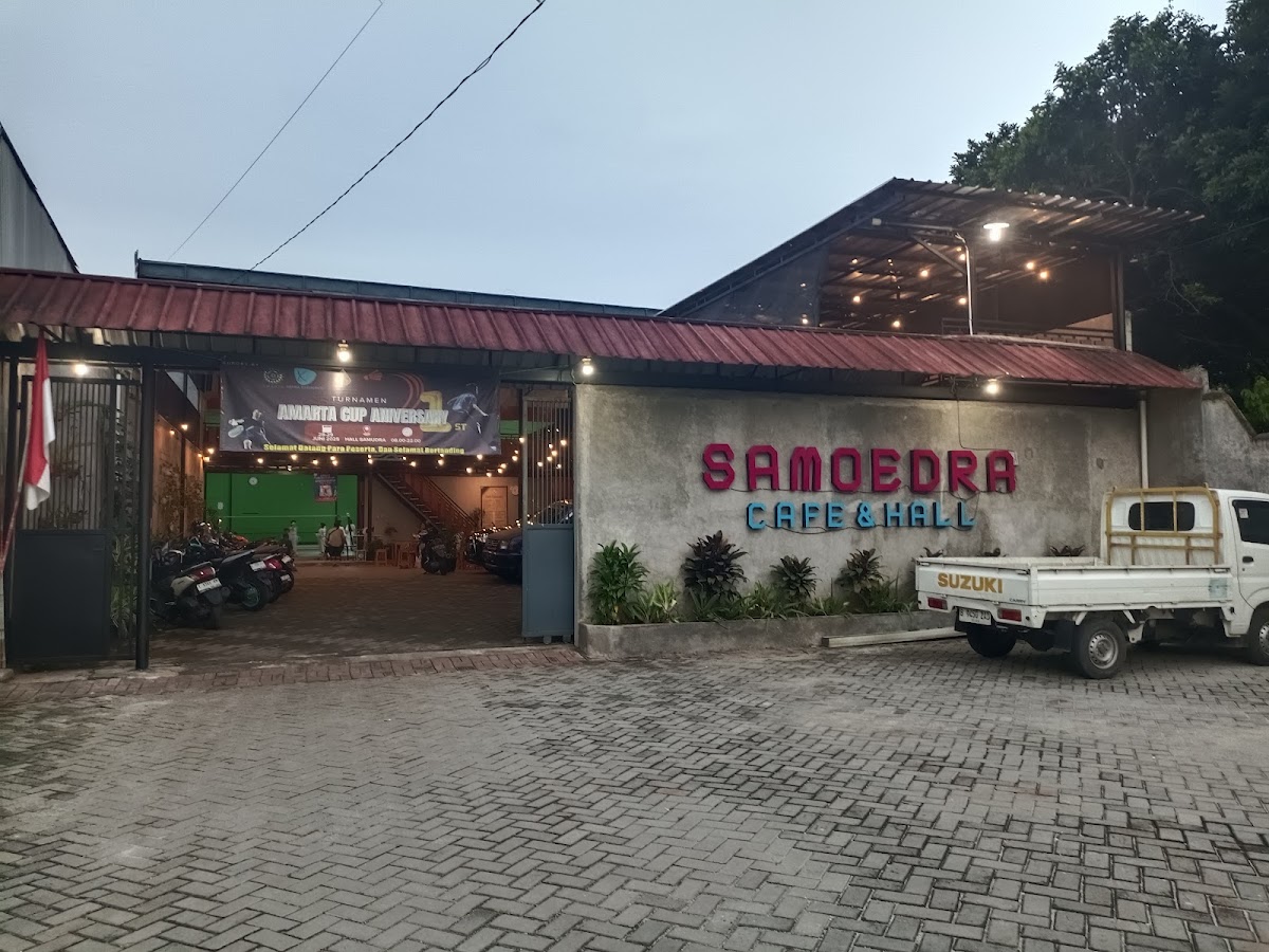 Samoedra and Hall Cafe