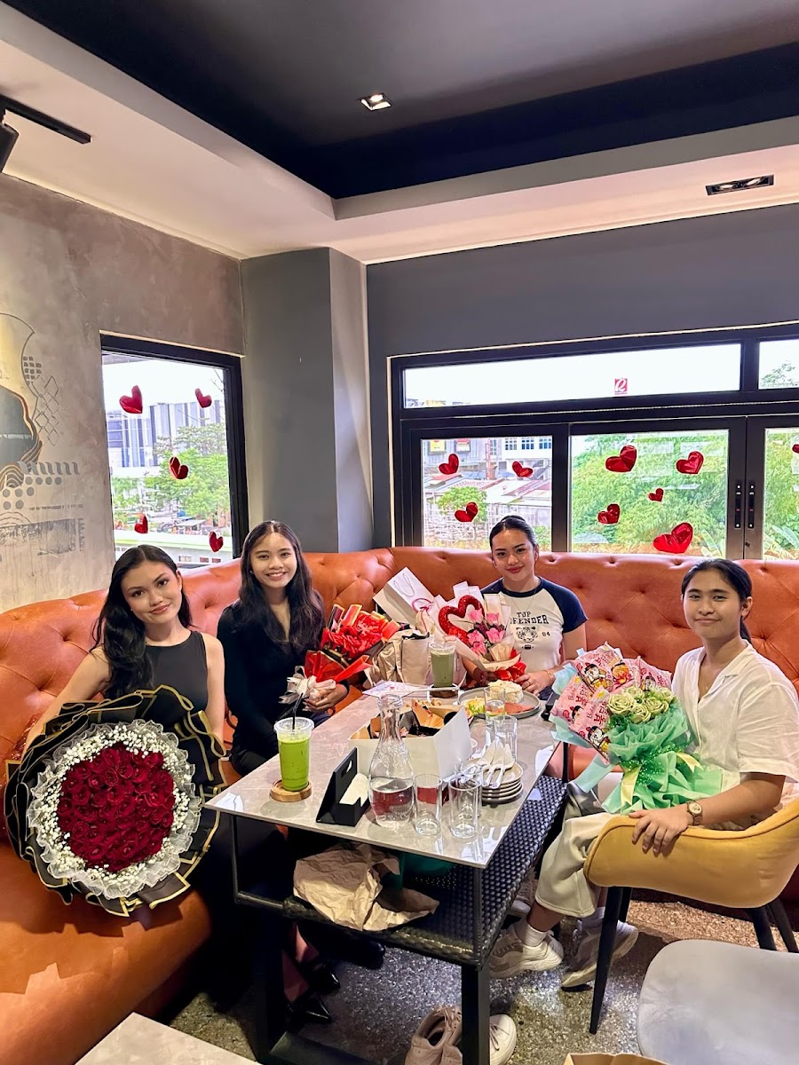 Elite Café and Lounge