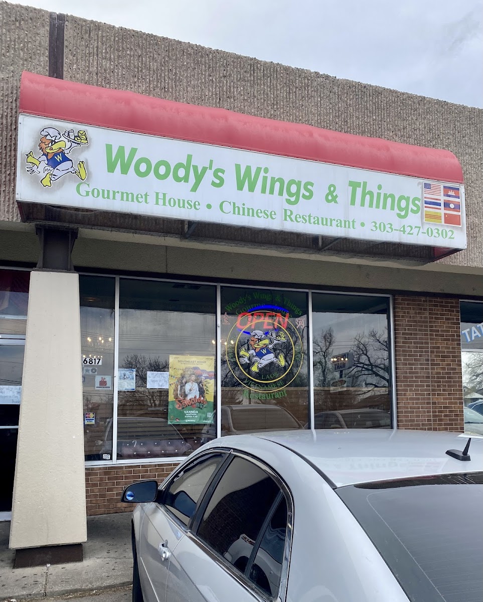 Woody's Wings N Things