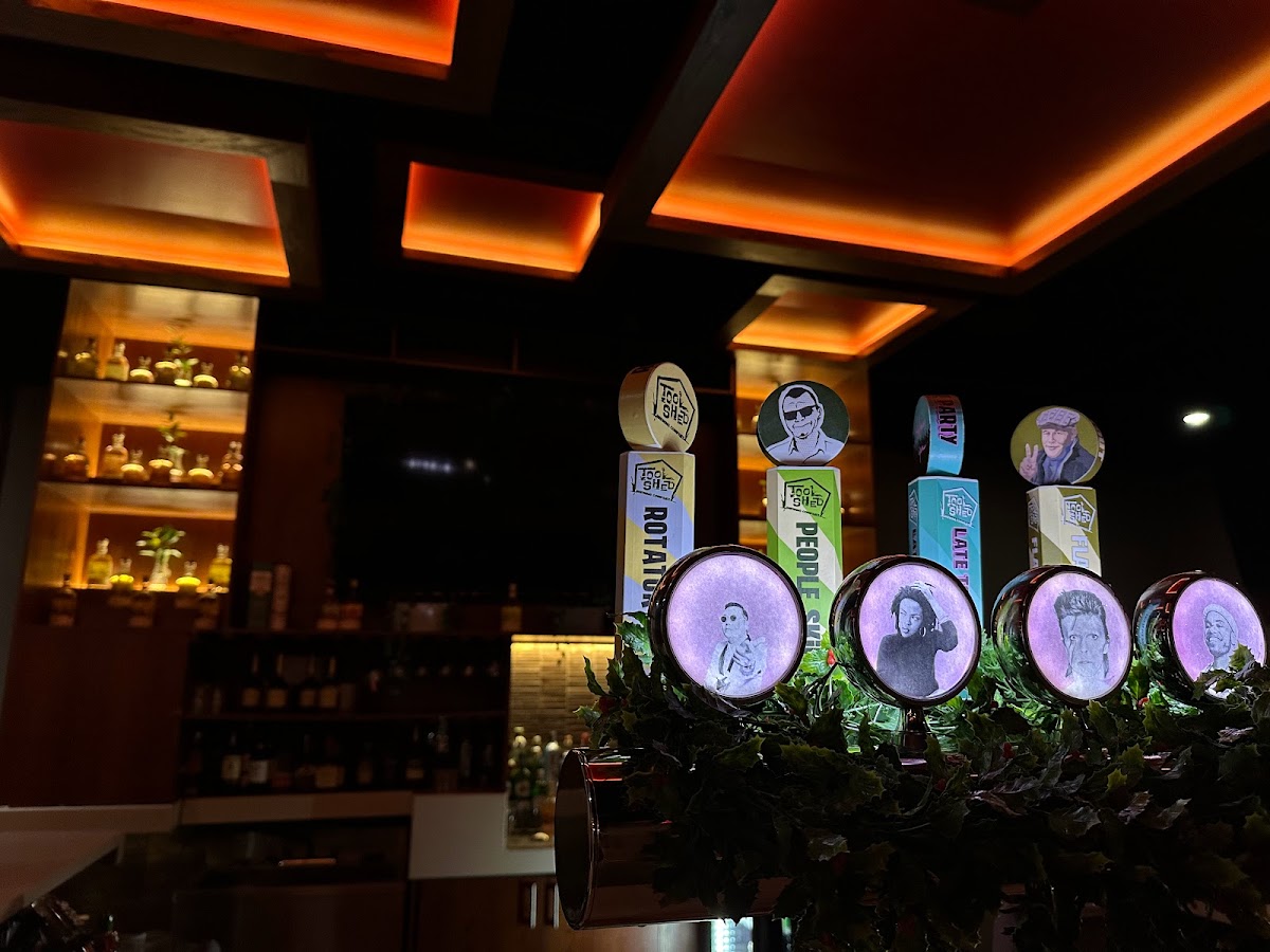 Clique & Sounds Restaurant