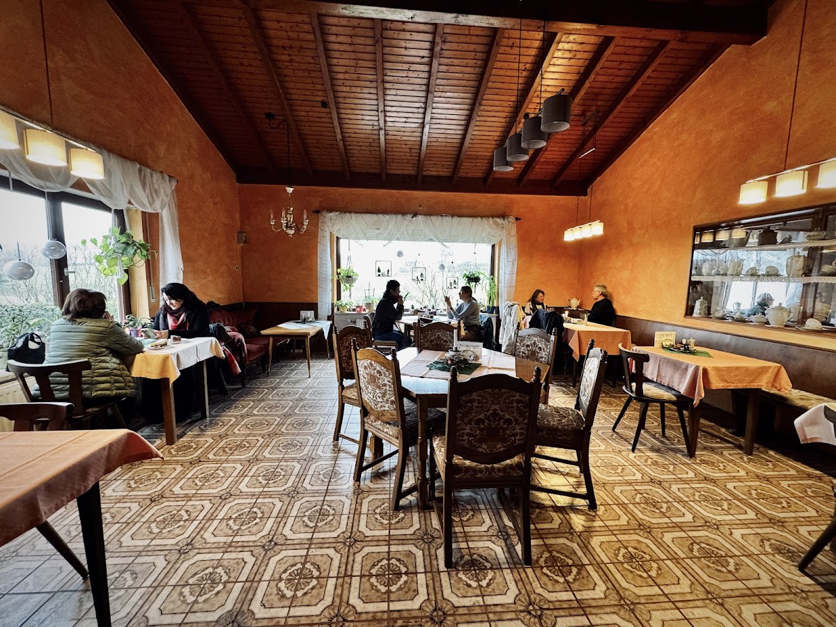 Cafe zum süßen Huhn