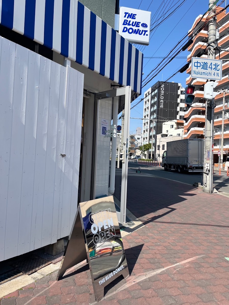 THE BLUE DONUT. 森ノ宮の青いドーナツカフェ