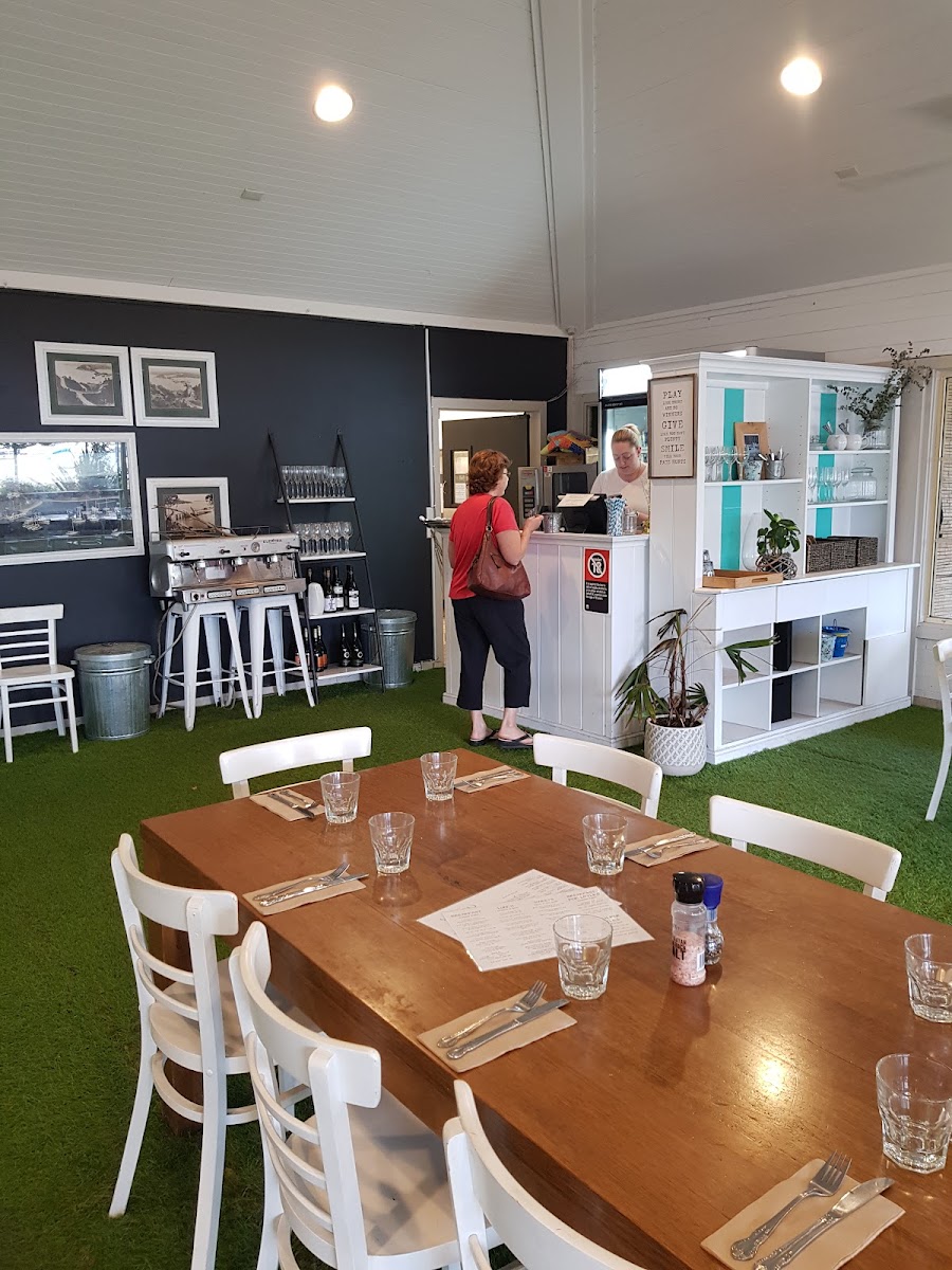 Clonny's On The Beach