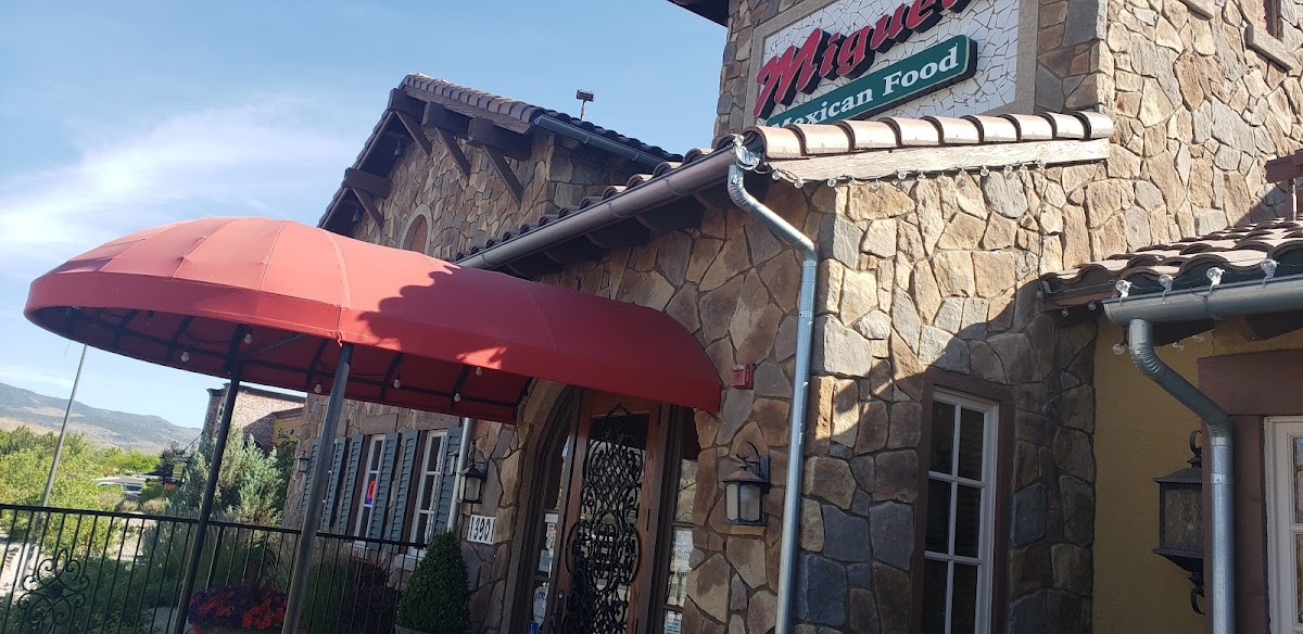 Miguels Méxican Food at the Summit