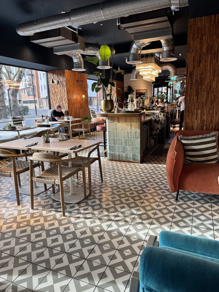 Winnie's Café and Bar at room2 Southampton