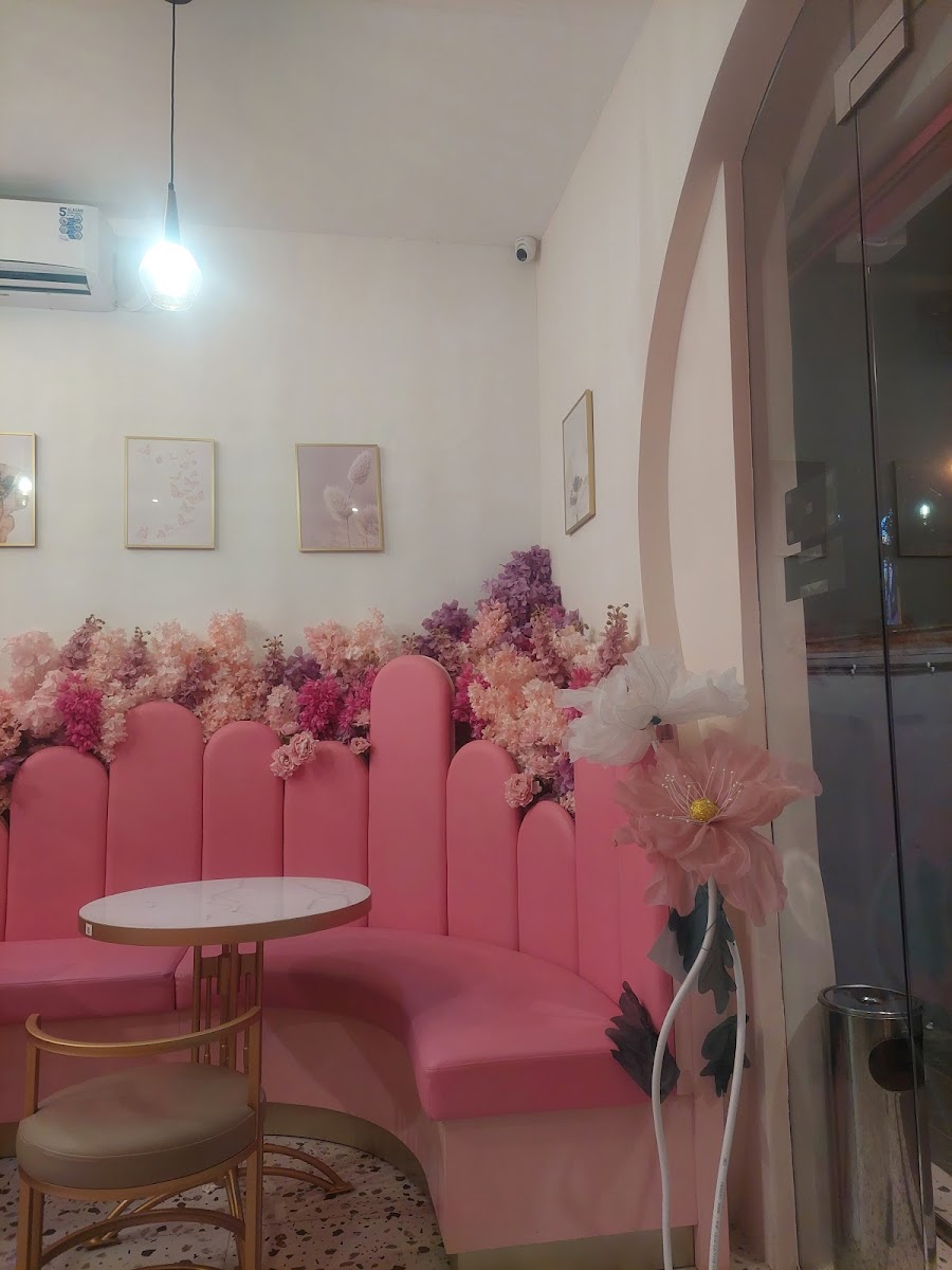 VOILA DESSERT & EATERY